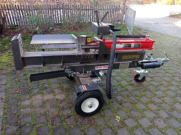 Propfessioneller Holzspalter für Ihre Baumstämme